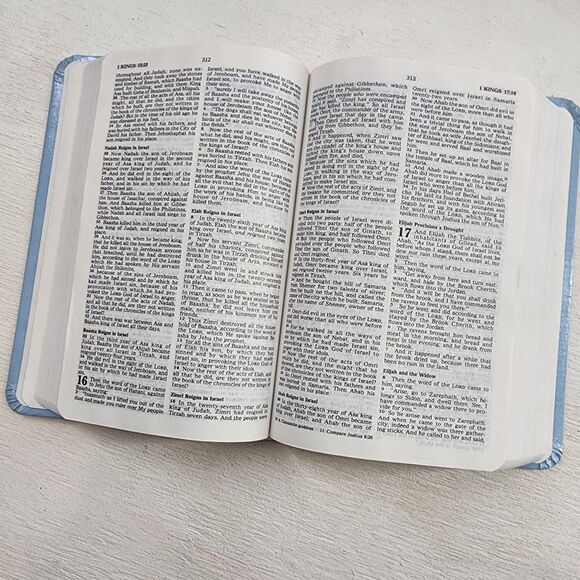 Precious Moments Child's Bible‎ BLUE King James Version NKJV HARDCOVER VG - Picture 4 of 5